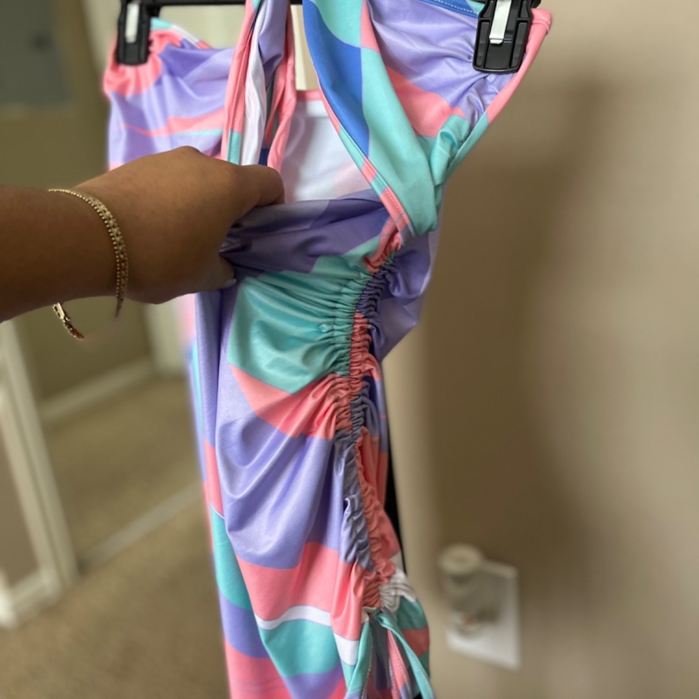 Clothes - Picture 4 of 4